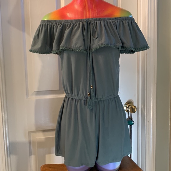 Beautiful DEREK HEART Romper - Picture 5 of 15